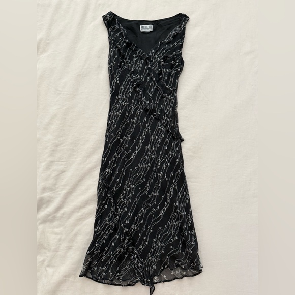 Robbie Bee Black Dress with White Vine Pattern - Picture 1 of 3